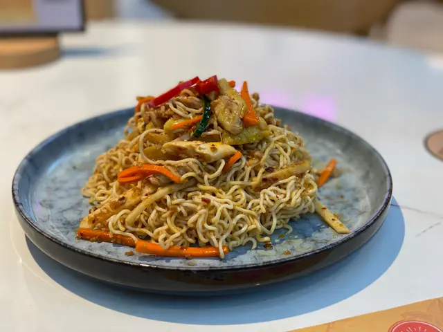 涼拌麻辣蒜香手撕貴妃雞撈丁