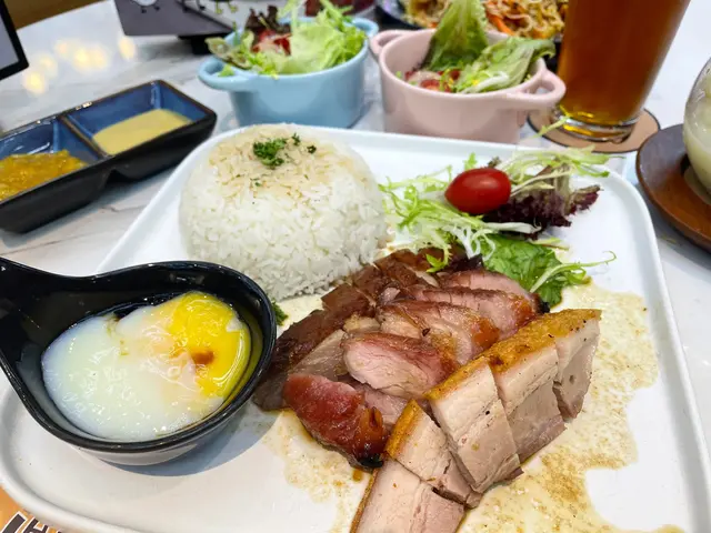 招牌溫泉蛋四寶飯