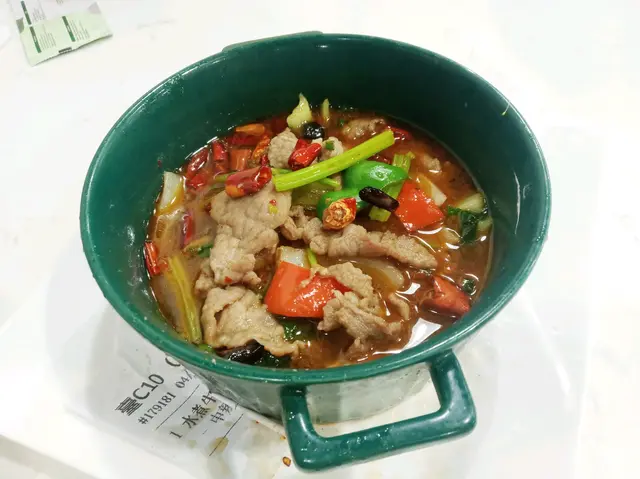 材料豐富,揀咗中辣啱啱好唔會太辣,鮮牛肉味濃郁麻辣有層次感,似正宗四川味道,超正!