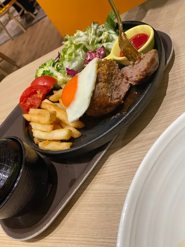 宮崎和牛漢堡配太陽蛋套餐