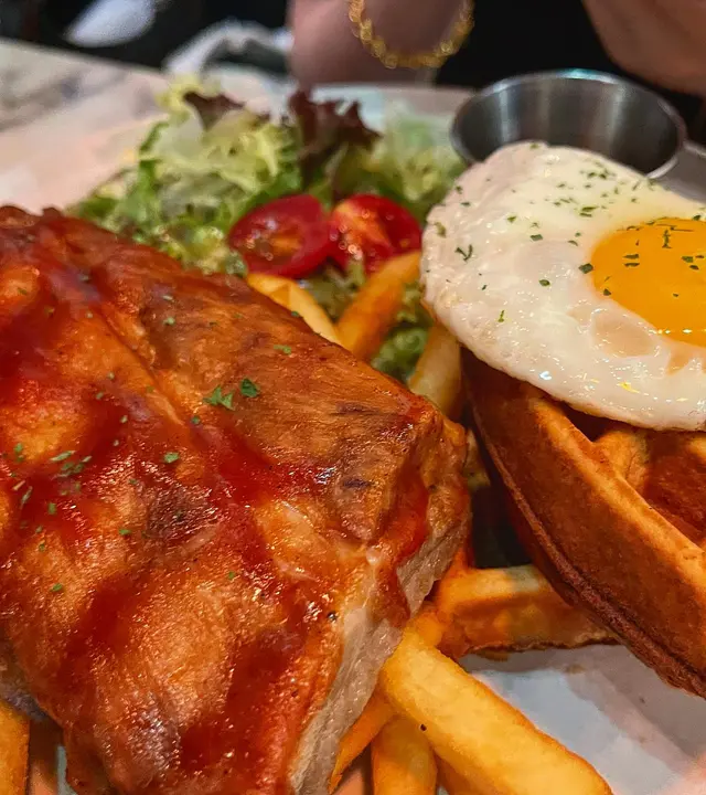 醬燒豬肋骨窩夫早餐