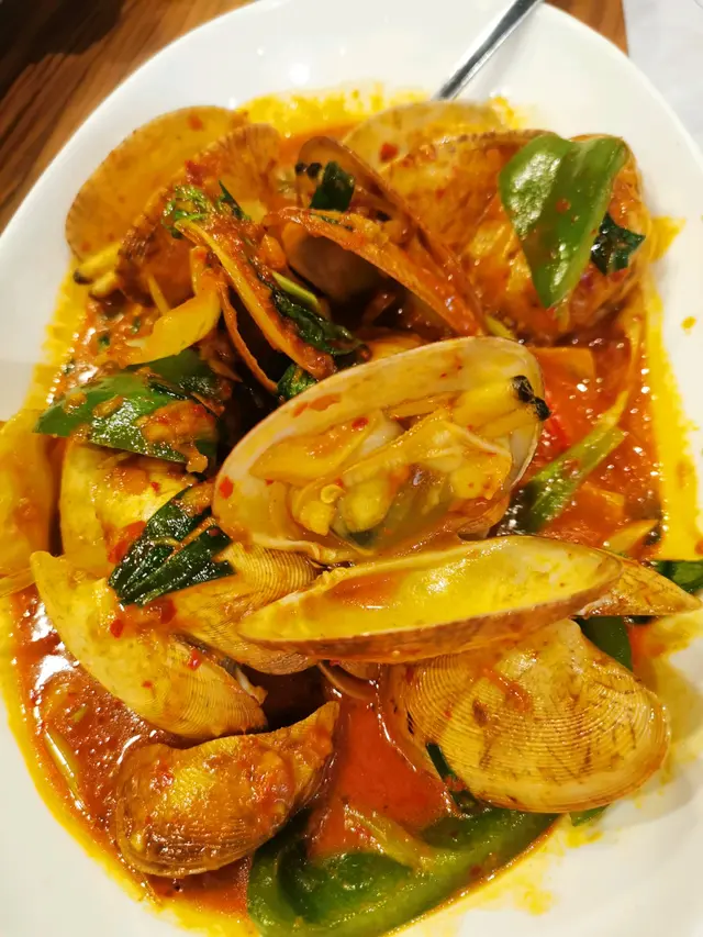 辣椒膏炒大蜆酸酸辣辣,十分開胃