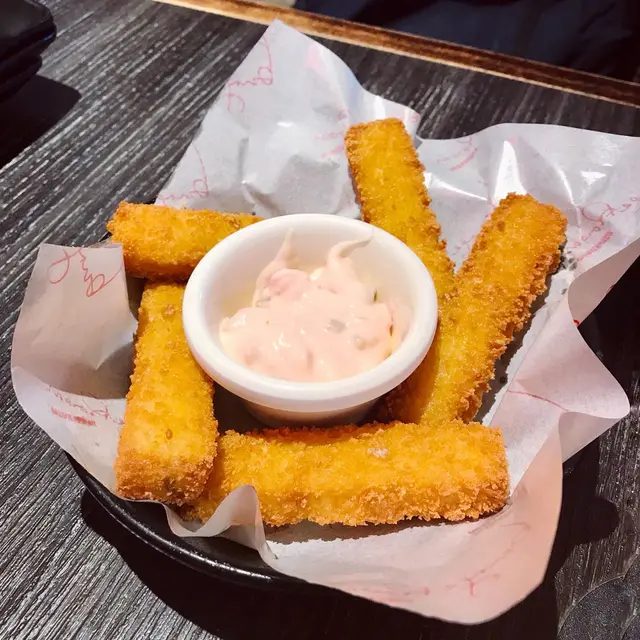 鱈魚手指配他他醬