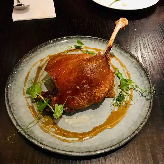 個皮頸脆，鴨肉亦唔油膩，配埋蘋果粒食一定唔會滯