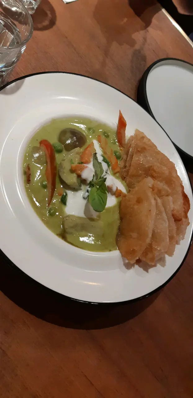 青咖哩豬頸肉配薄餅