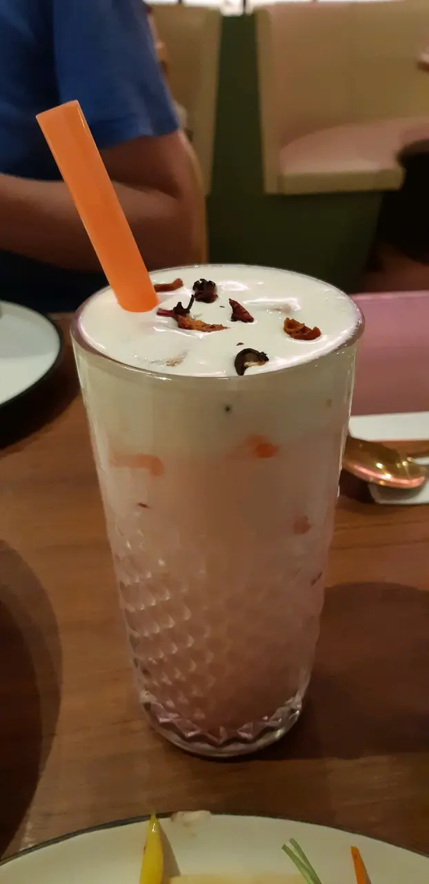 士多啤梨芝士奶蓋特飲