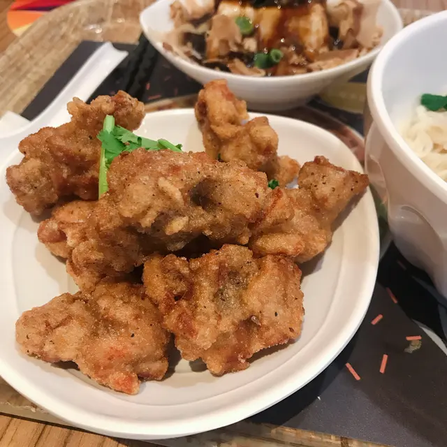 鹽酥雞肉燥乾拌麵