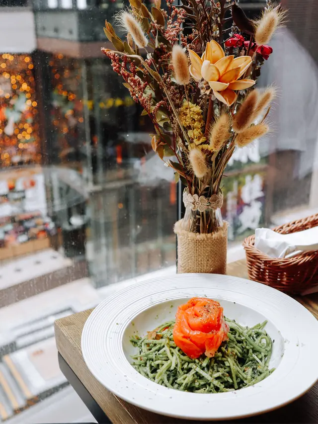 煙三文魚翠玉瓜麵