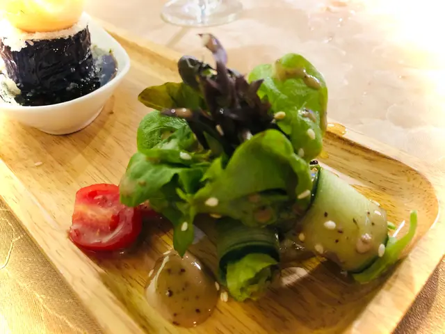 本地水耕沙律菜配芝麻醬