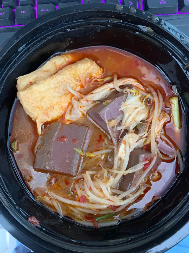 水煮湯鴨血米線