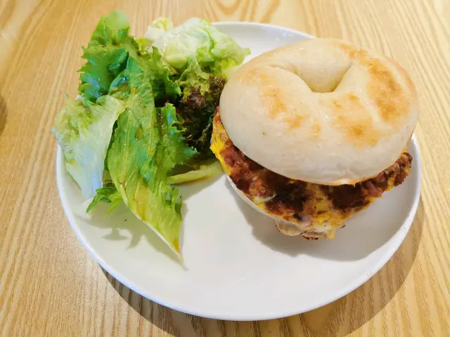 Cha Chan Teng Bagel (鹹牛肉貝果)