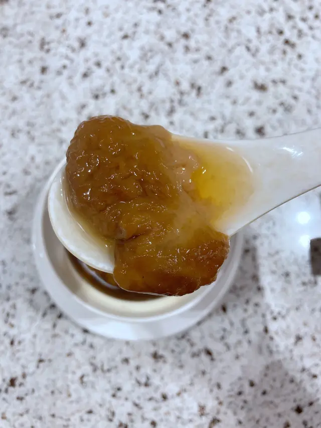 茶樹菇竹笙黃耳百合蓮子燉湯