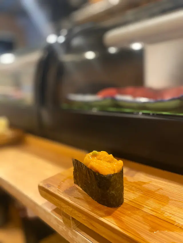 海膽味較濃郁,但味道就偏鹹少少,口感較豐腴,鮮甜厚實。