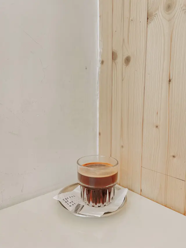 純粹嘅美式咖啡，萃取espresso後加熱水，味道更清晰。