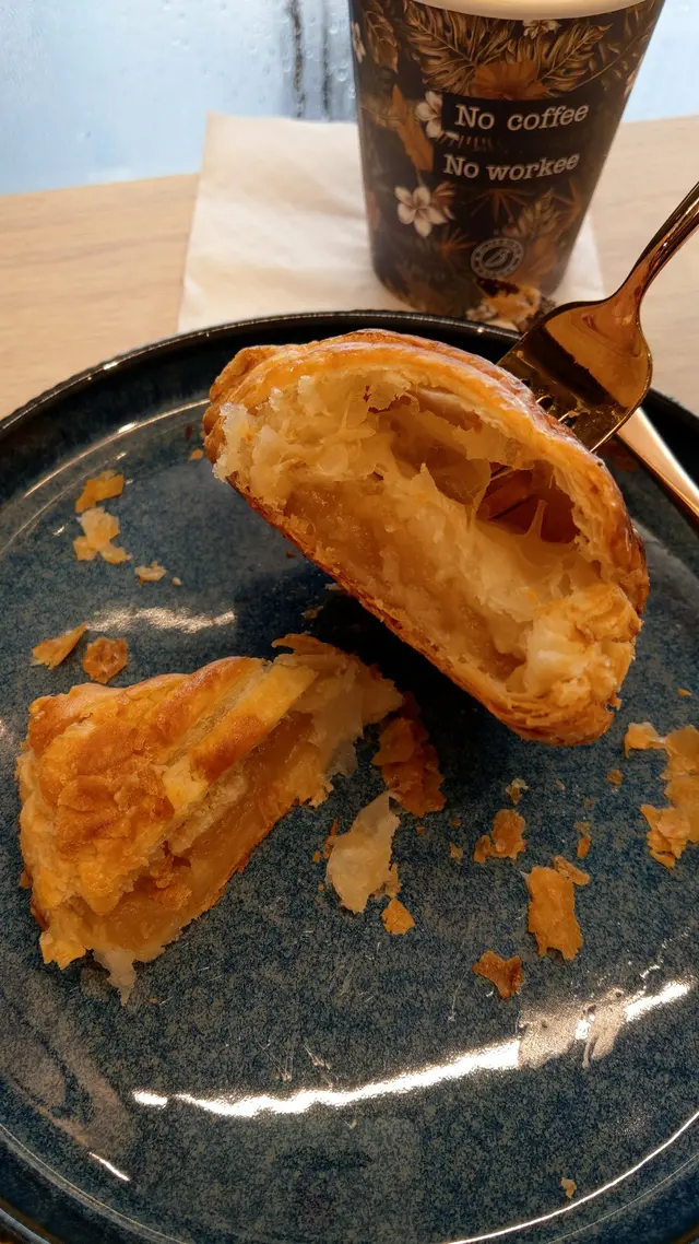 酥脆鬆化，滿載酸甜的蘋果蓉！感覺更清新又減輕邪惡感呢！