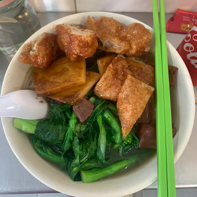 魷魚甜酸齋豬紅菜心米粉