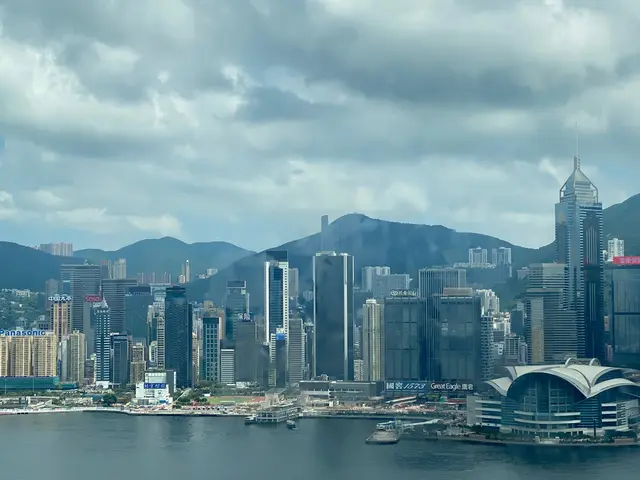 塊玻璃有大範圍嘅污跡