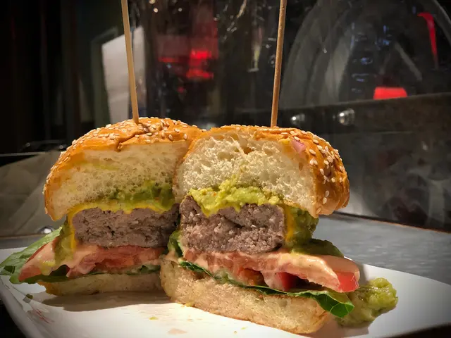 牛油果醬芝士牛肉漢堡