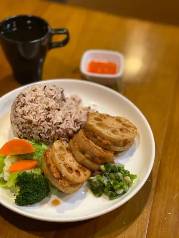 莲藕虾饼糙米饭