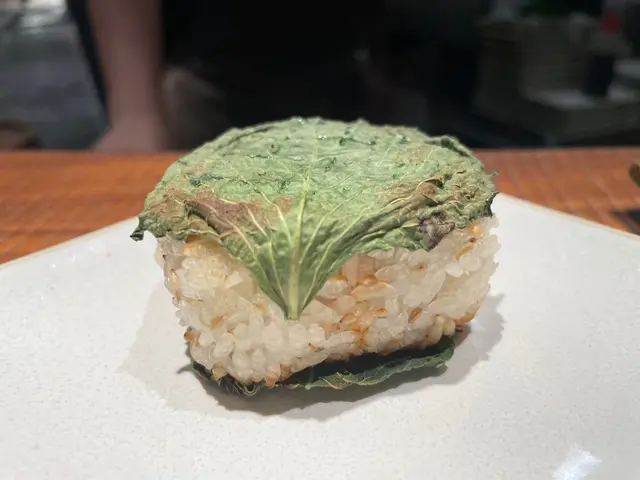 飯糰夠脆，但完全冇落醬油，完全冇味