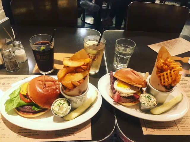 The classic 經典漢堡套餐/Wayu 澳洲和牛漢堡套餐