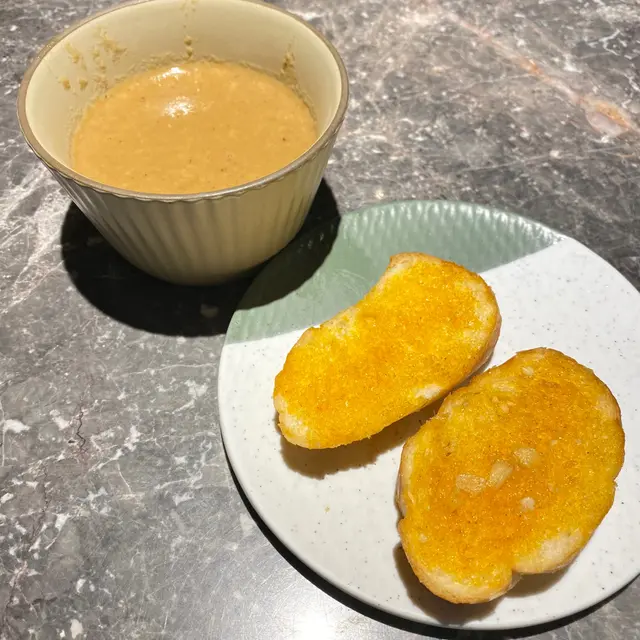 忌廉蘑菇湯、蒜蓉包