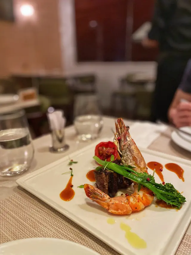 炭燒澳洲穀飼牛柳伴大蝦