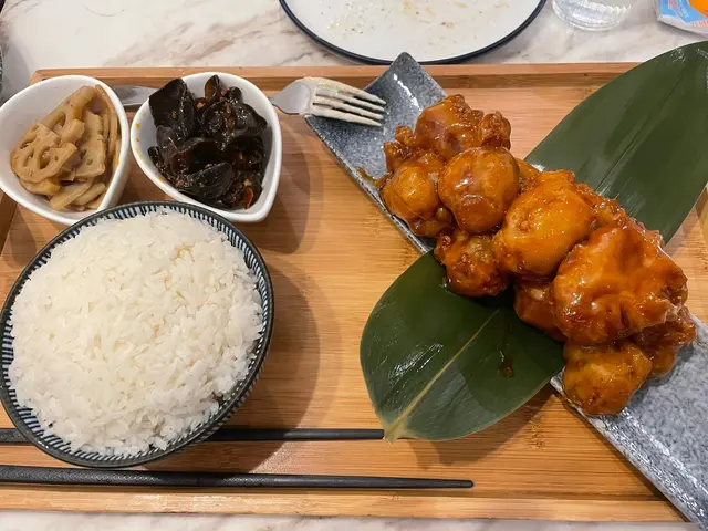 拔絲咕嚕肉定食