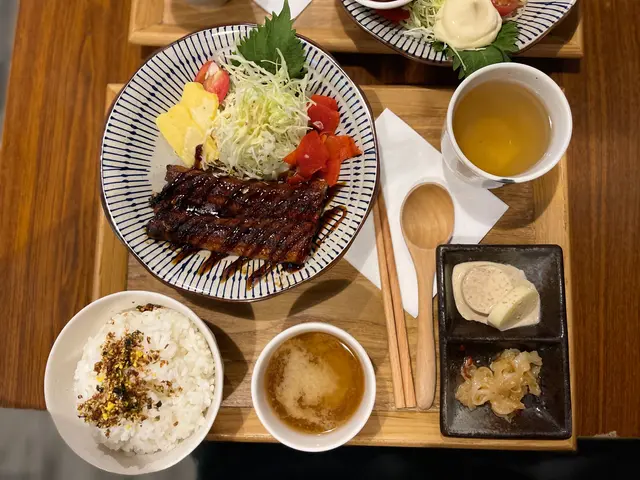 招牌蒲燒鰻魚定食