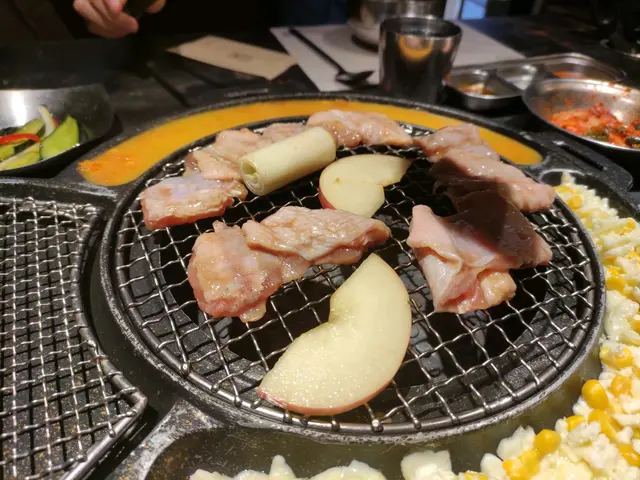 食堂蘋果梨汁雞肉