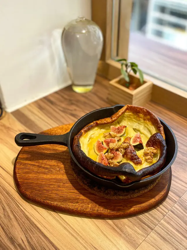 (Fresh Figs, Honey, Walnuts)