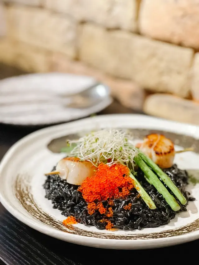 墨汁意大利飯配煎北海道刺身帶子