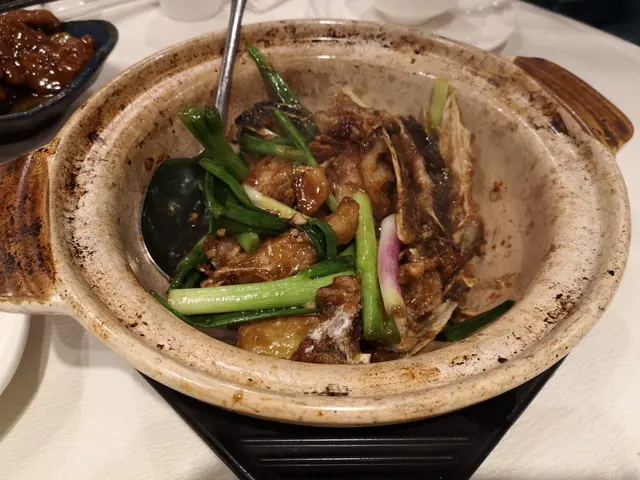 薑蔥魚頭煲