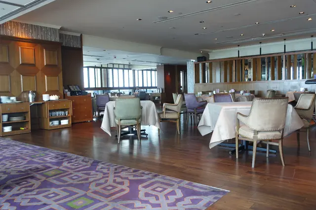 餐桌保持社交距離