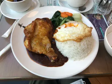 黑椒汁鸡髀煎蛋饭
