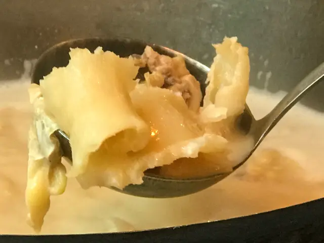 濃厚原隻雞煲花膠湯