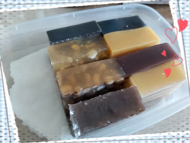 眉豆糕﹑紅豆糕﹑芝麻糕﹑千層糕﹑白糖糕﹑馬蹄糕等 ($18/3件)