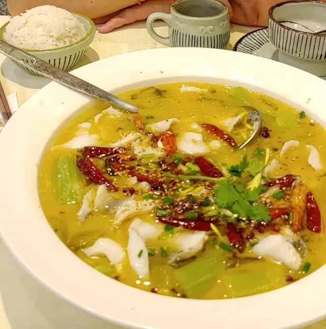 惹味但偏辣的酸菜魚