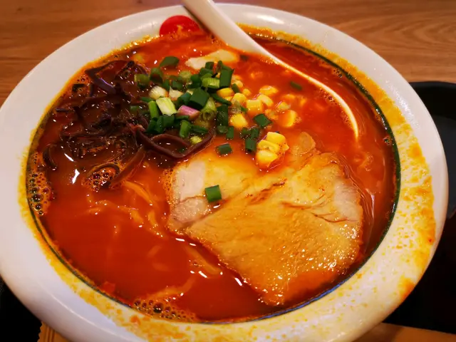 拉麵辣味一般,但勝在入味,麵質偏硬