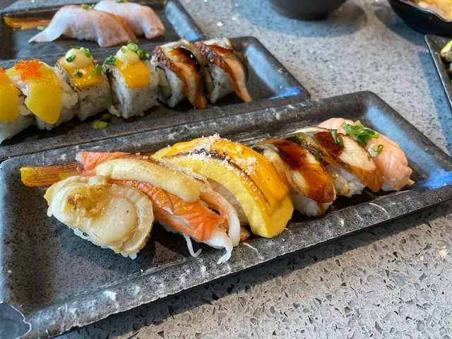 香蒜牛油帆立貝、醬燒帝皇蟹棒、芝士大阪燒玉子、火炙鰻魚、鹽燒三文魚腩