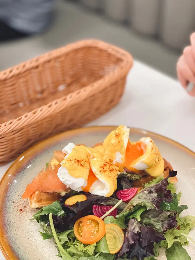 煙三文魚班尼迪窩夫