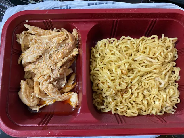 啖啖手撕雞撈麵