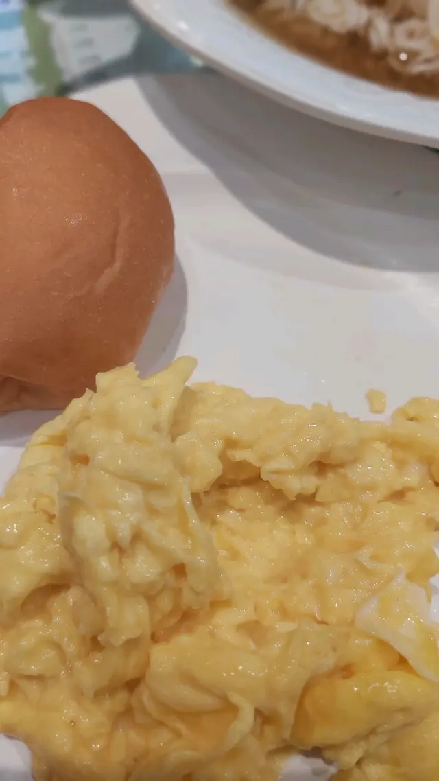 bin is warm... very soft and fresh.. but the egg is a bit watery to my taste