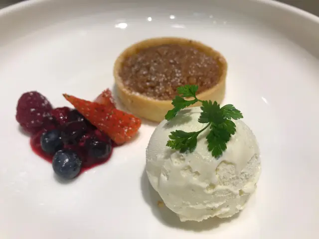 蘋果金寶配雲呢嗱雪糕