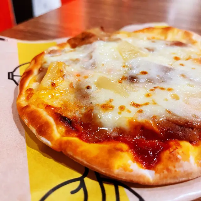 Pineapple & Chicken Cheesy Pizza Bread