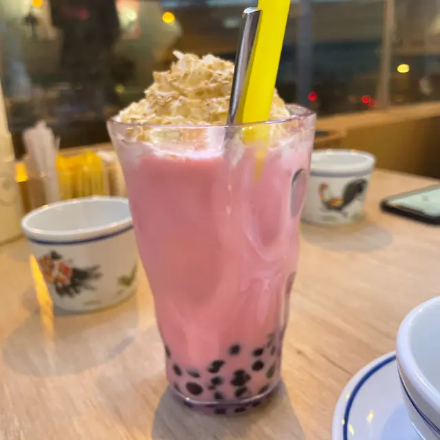 草莓珍珠奶茶