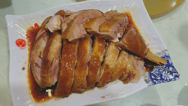 滷水鵝拼豉汁蒸鱔，孖寶價$338，好抵食，鵝滷得好入味，又大碟