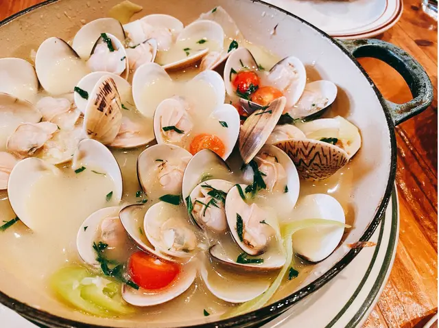 Clams in Shellfish Broth