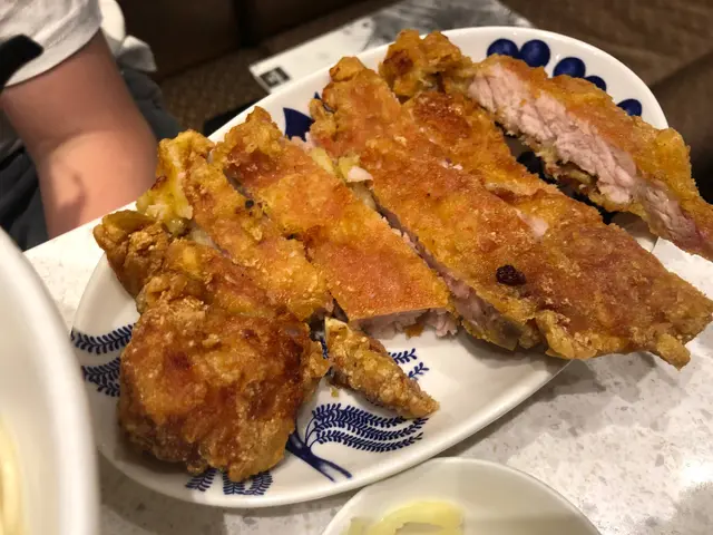 炸得幾好，分量值得一讚👍🏻雖然冇乜肉味，但係最緊要食份量！飽肚一流！