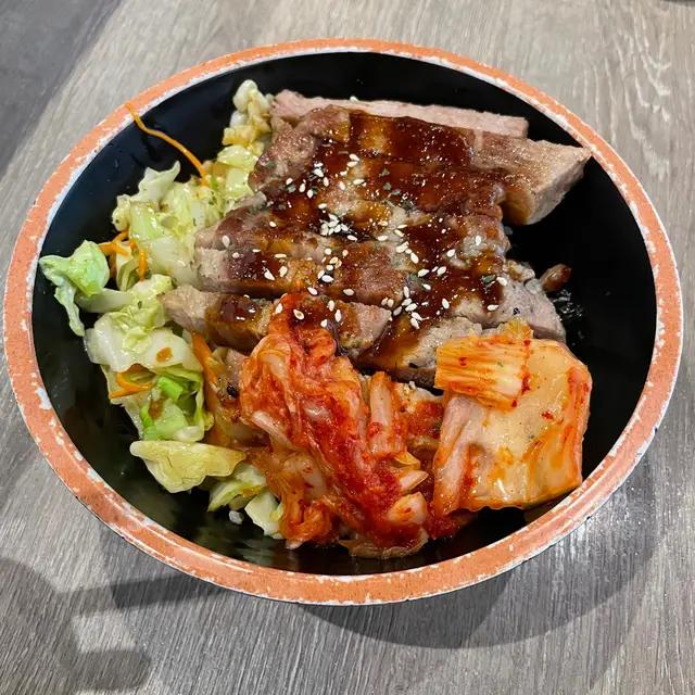 泡菜醬燒黑豚拌飯